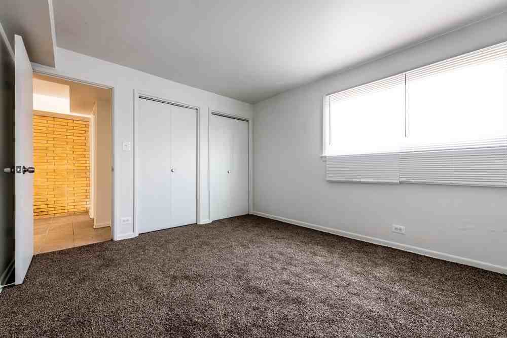 8515 S Green - Photo 3 of 6