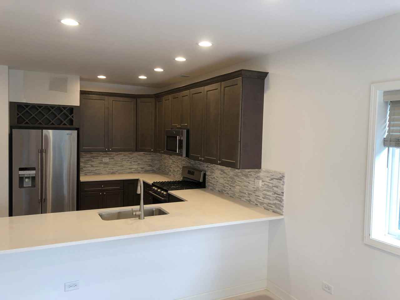 3243 S Wells St - Photo 3 of 8