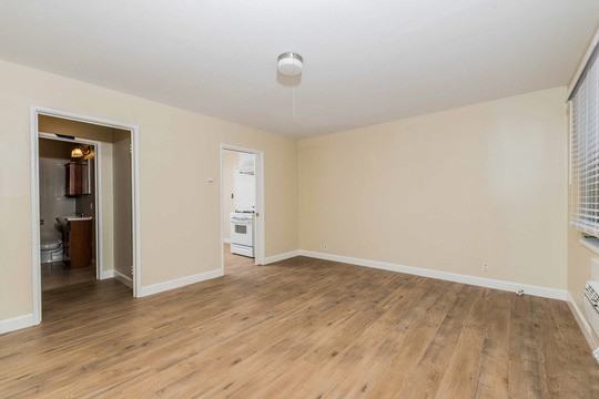 1027 Cavallero Ln - Photo 3 of 15