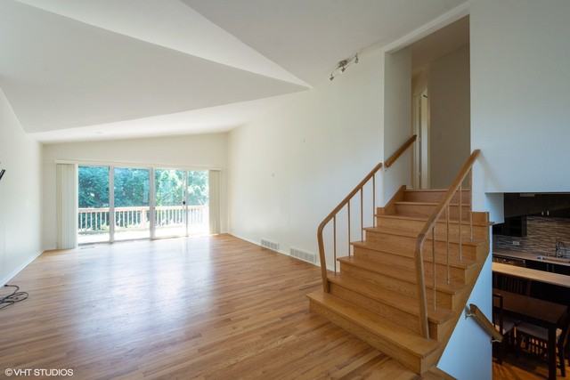 415 S Lageshulte St - Photo 2 of 10