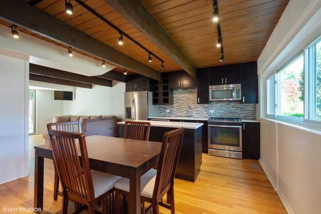 415 S Lageshulte St - Photo 3 of 10