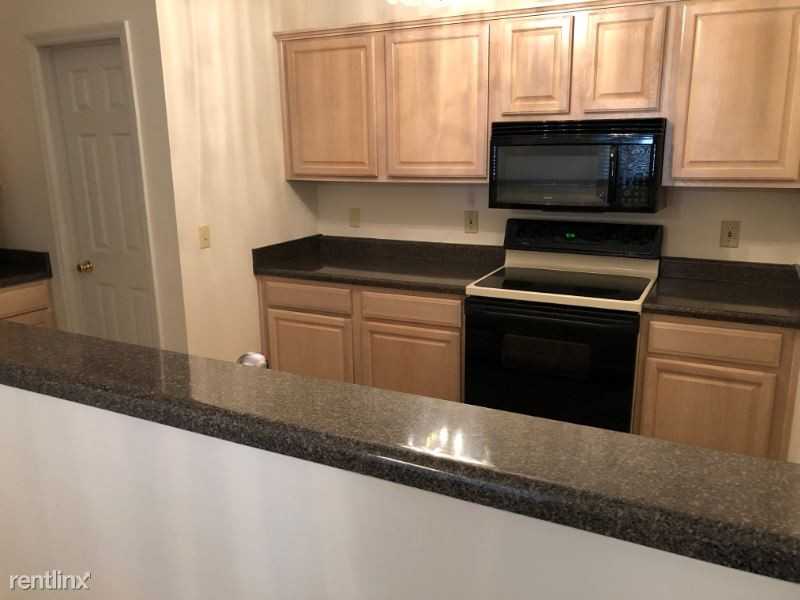 918 Hillview Heights - Photo 2 of 6