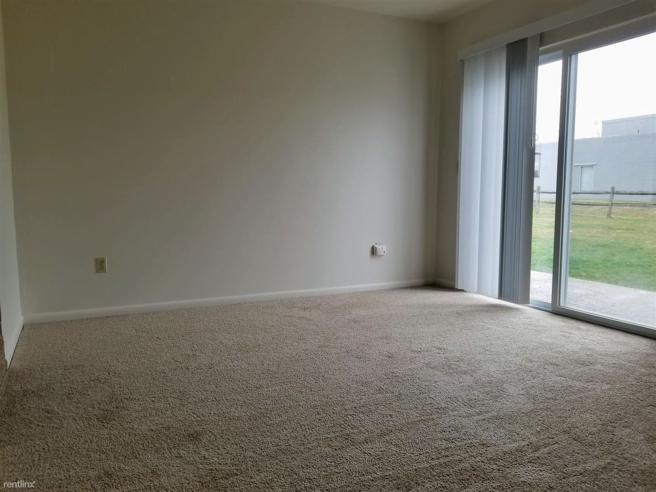 737 Hemlock Square - Photo 3 of 11