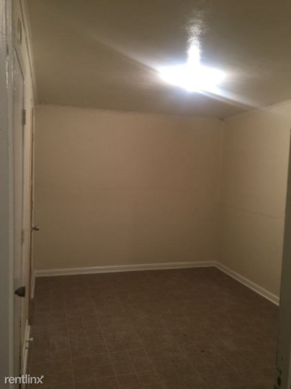 212 N Wyatt St - Photo 2 of 5