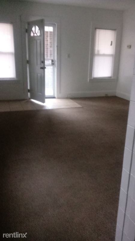 1013 Nathaniel Spacious Rooms Up Or Down - Photo 2 of 11