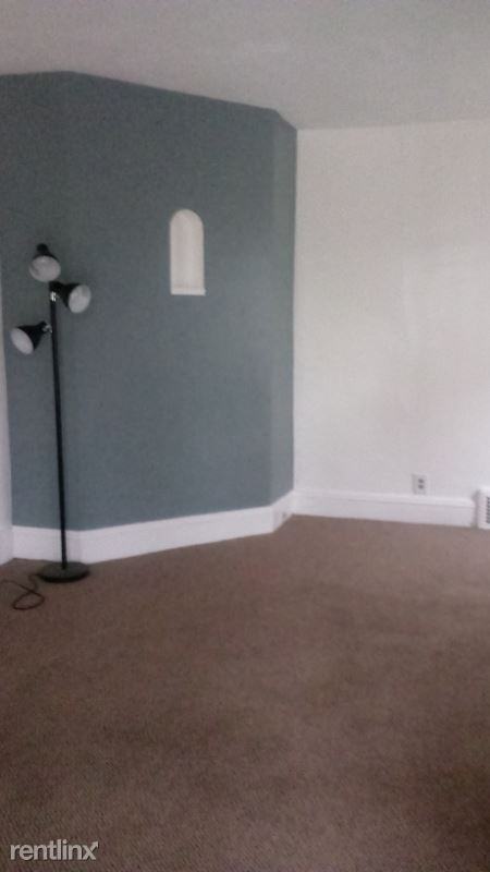 1013 Nathaniel Spacious Rooms Up Or Down - Photo 3 of 11