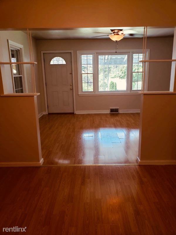 583 Edward St - Photo 2 of 22