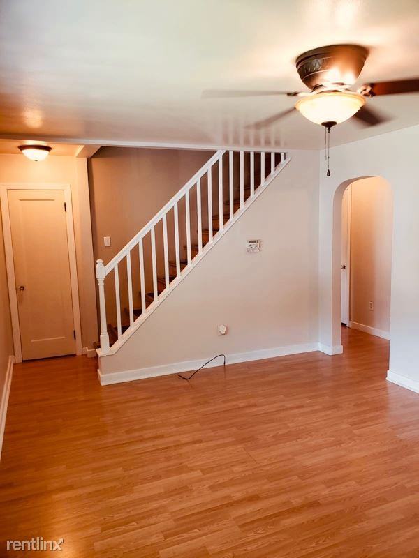 583 Edward St - Photo 3 of 22