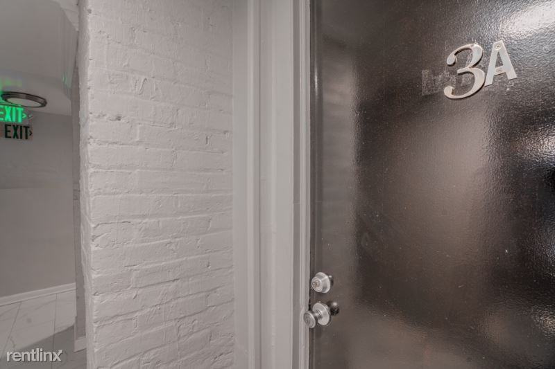 10 E Madison St 3a - Photo 2 of 12