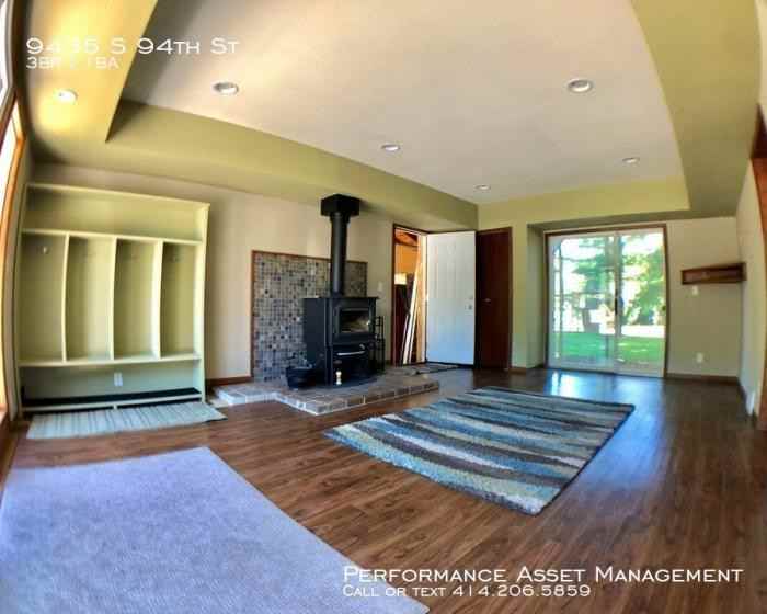 9435 S 94th St - Photo 2 of 19