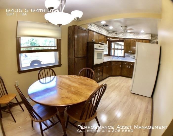 9435 S 94th St - Photo 3 of 19