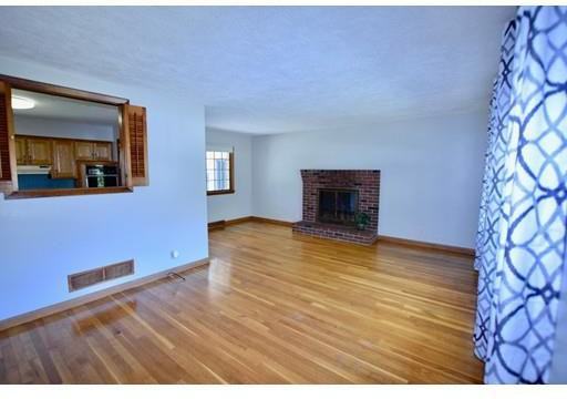 8 Kenneth St - Photo 2 of 17