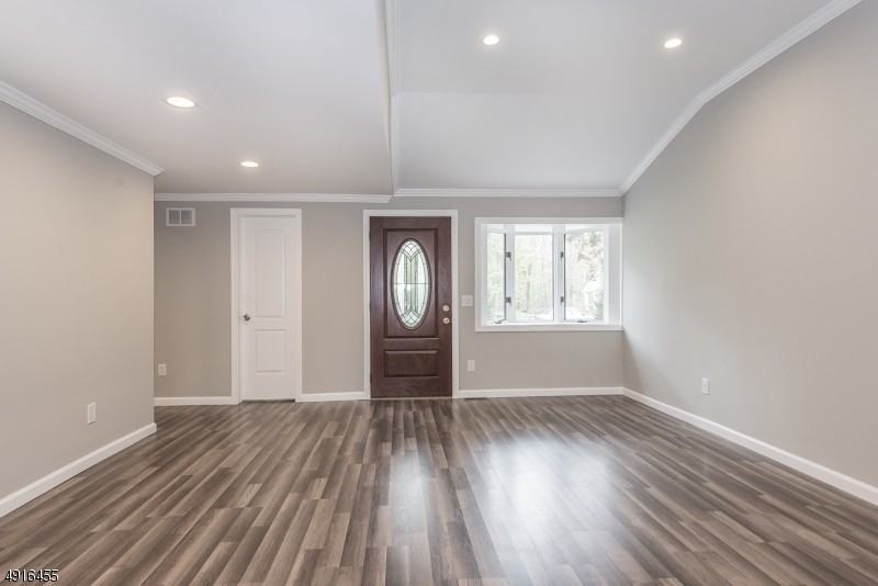 14 Drakesdale Rd - Photo 3 of 17