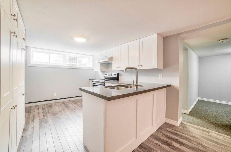 409 Rossland Road West - Photo 2 of 6