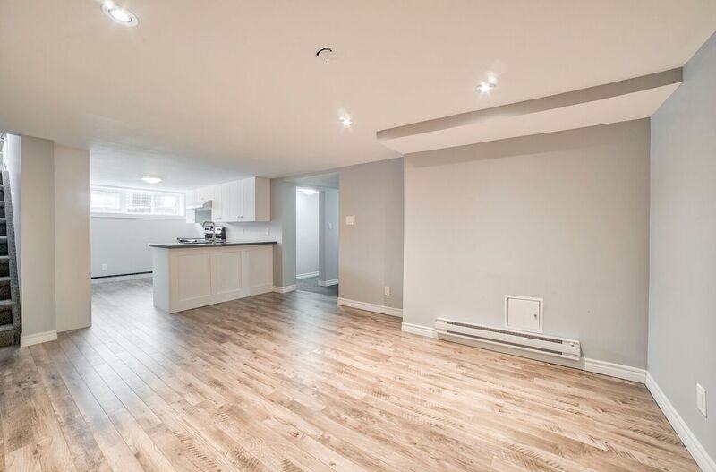 409 Rossland Road West - Photo 3 of 6