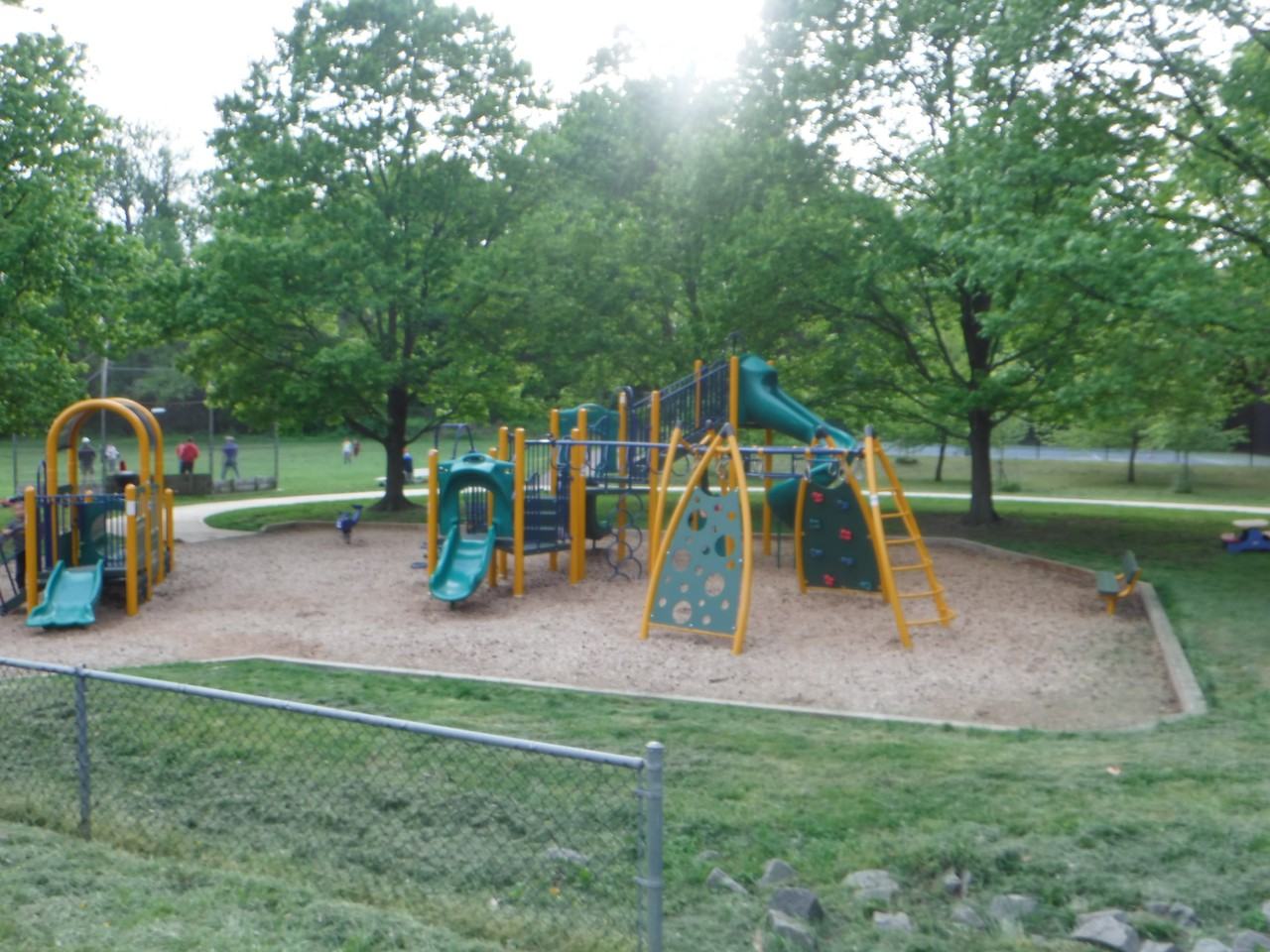 10010 Frederick Ave - Photo 3 of 20