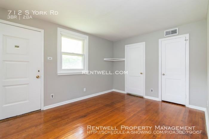 712 S York Rd - Photo 2 of 44