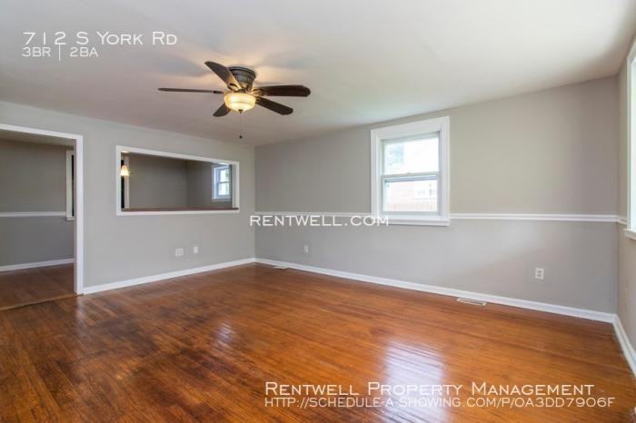 712 S York Rd - Photo 3 of 44
