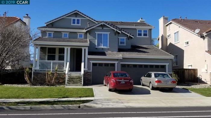 357 Roundhill Dr - Photo 2 of 2