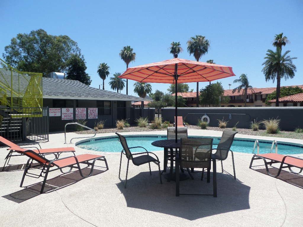 502 E Mariposa St - Photo 2 of 8