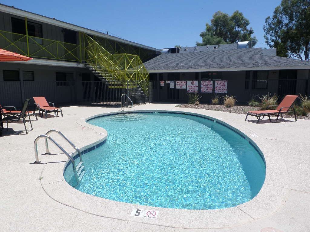 502 E Mariposa St - Photo 3 of 8