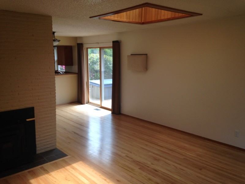 4850 Beach Dr SW - Photo 3 of 12