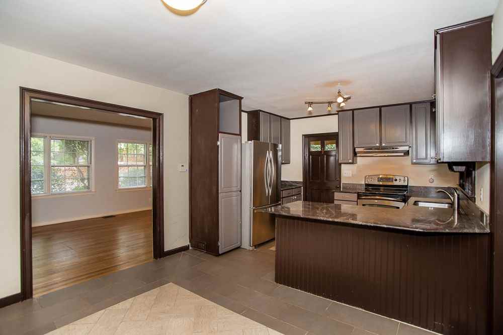 2550 Defoors Ferry Rd NW - Photo 2 of 22