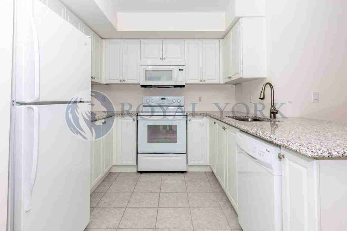 2 BED | 2 BATH TOWNHOUSE FOR RENT @ BRAMPTON | MT PLEASANT GO - Photo 3 of 21