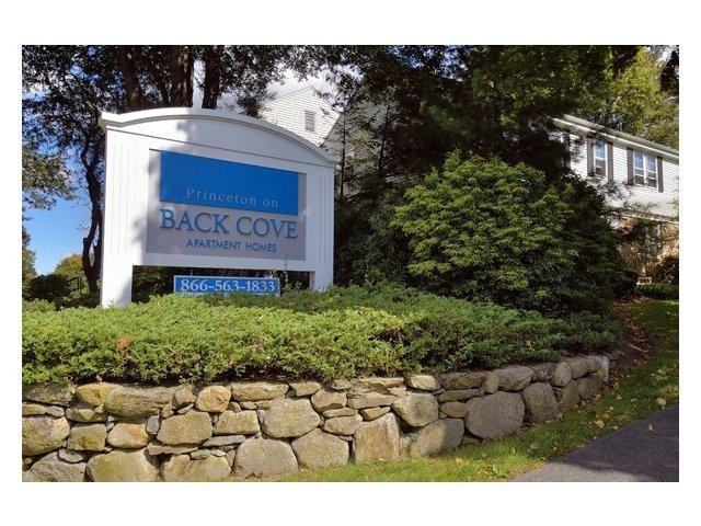 Princeton on Back Cove Apartments in Portland, OR 97229 Zumper