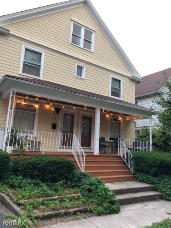 541 Benton St - Photo 2 of 33