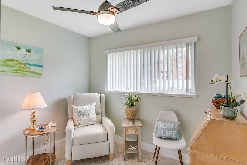 170 Flamingo Dr - Photo 3 of 26