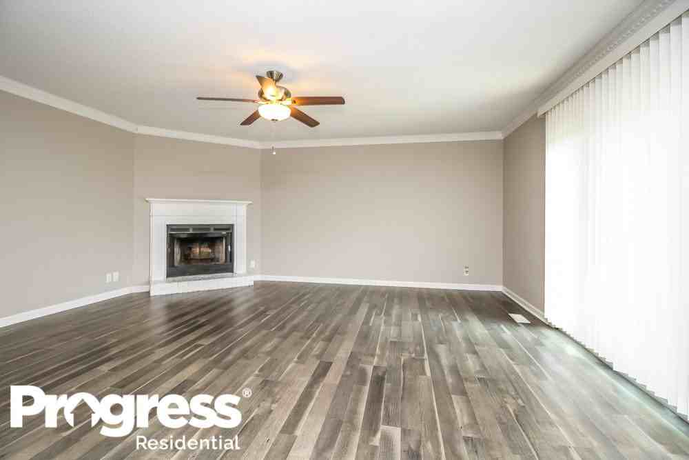 3036 Towne Valley Rd - Photo 3 of 16