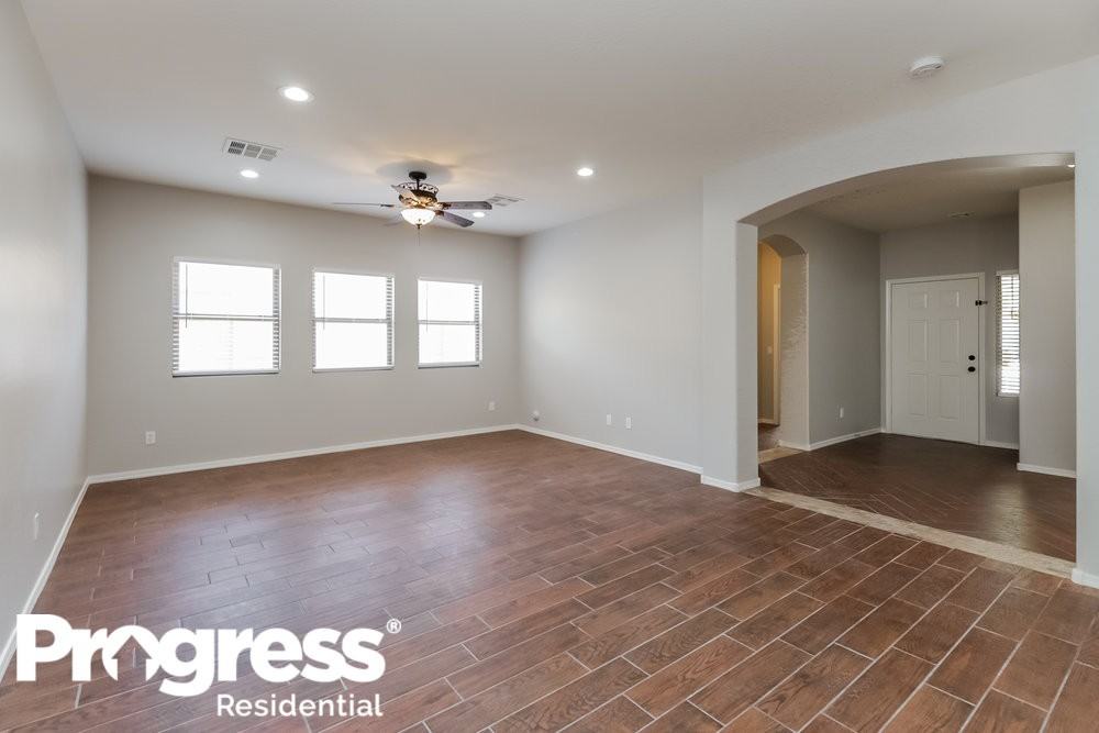 11634 W Mountain View Dr - Photo 3 of 16