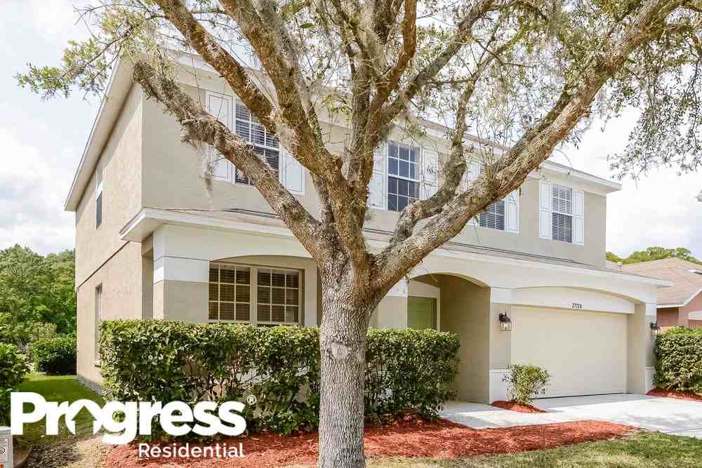 27724 Sky Lake Cir - Photo 2 of 32