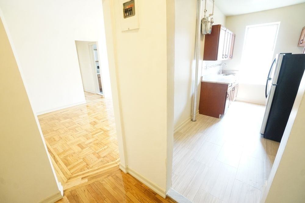 652 Courtlandt Avenue - Photo 2 of 6