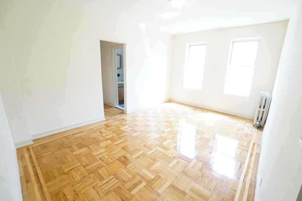 652 Courtlandt Avenue - Photo 3 of 6