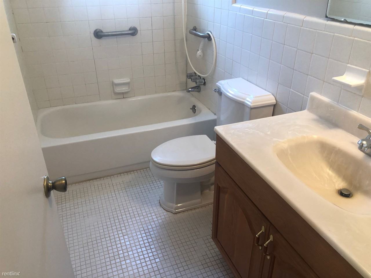 22762 Beechwood Ave - Photo 2 of 7