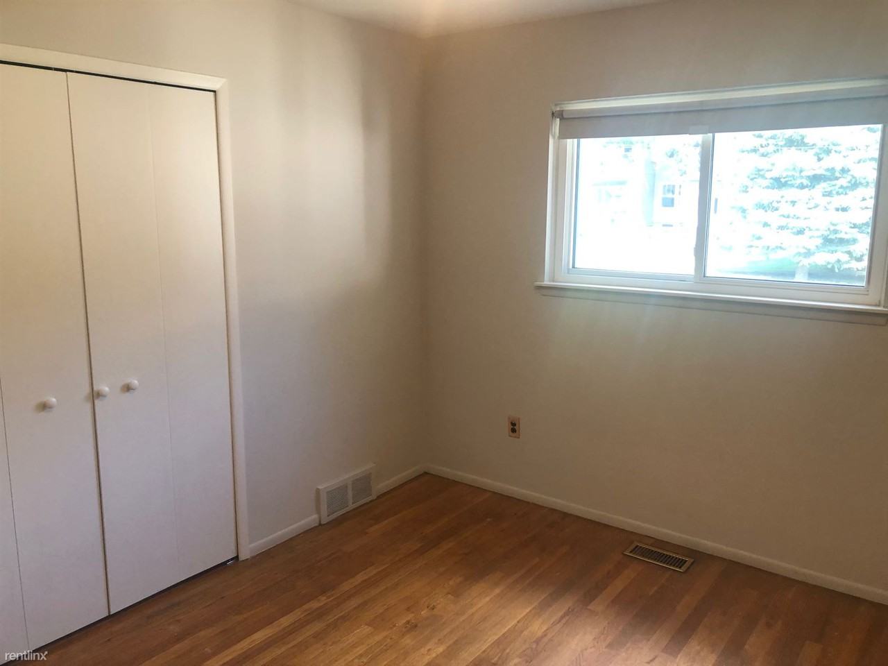 22762 Beechwood Ave - Photo 3 of 7