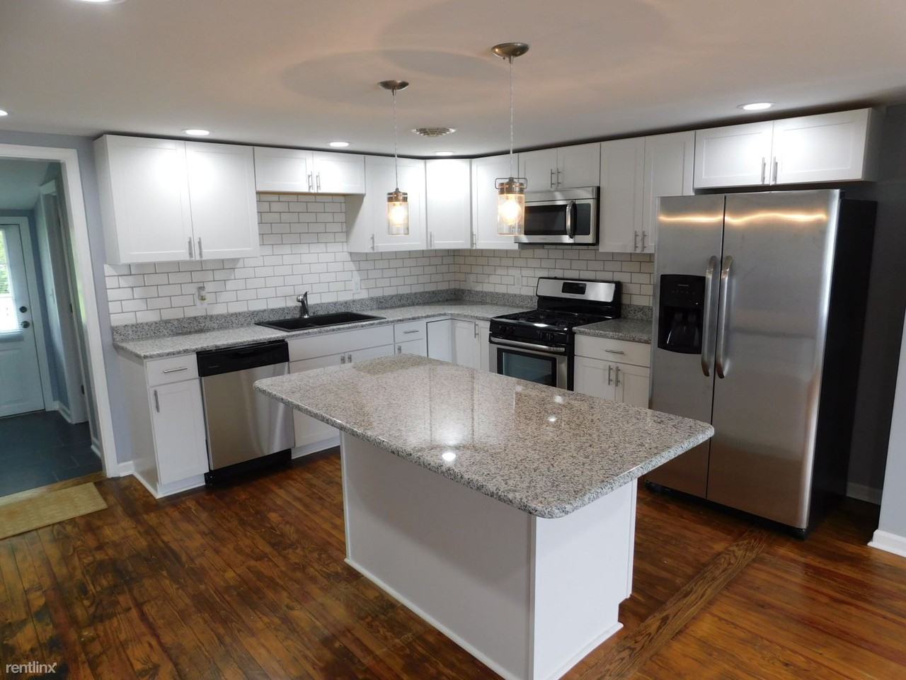 126 Agnes St - Photo 2 of 5