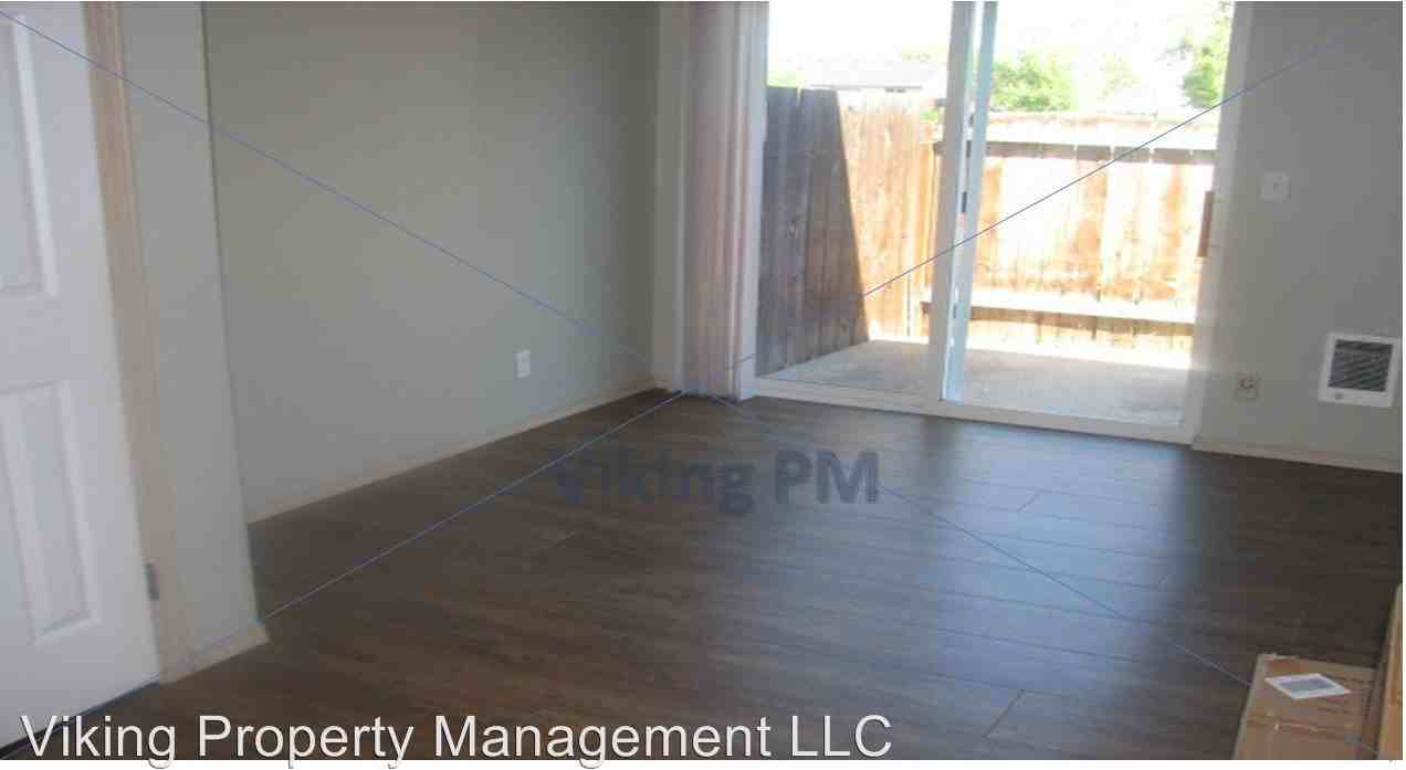 893-899 NW 10th ST - Photo 3 of 7