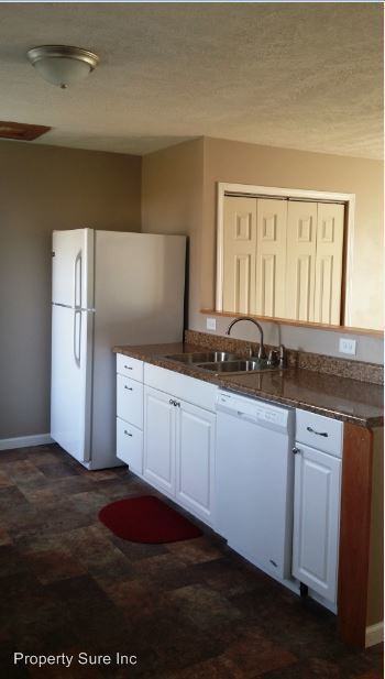 1320 Beech St - Photo 3 of 10