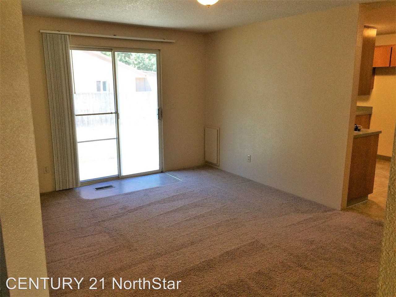 185 SE 218th Ave - Photo 2 of 18