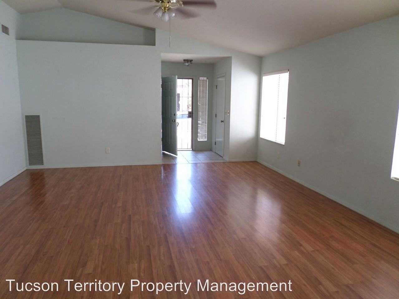 4658 W Knollside St - Photo 3 of 16