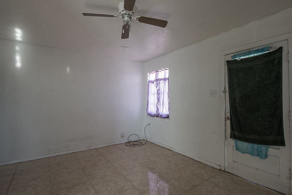 1113 Huckleberry St - Photo 2 of 12