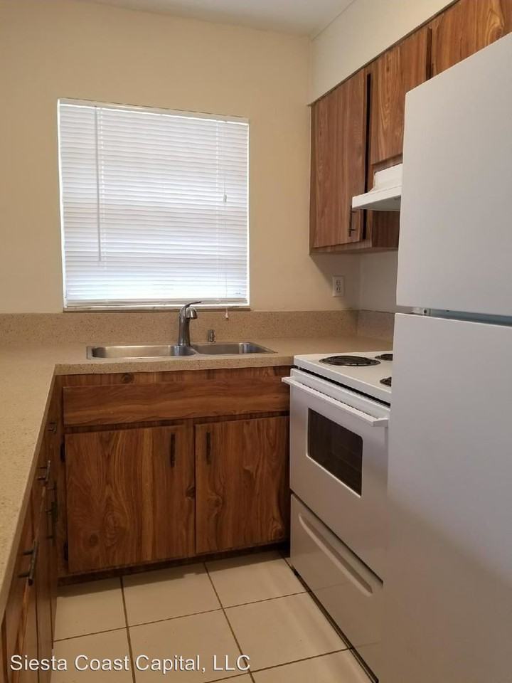 5319 Beach St - Photo 3 of 8