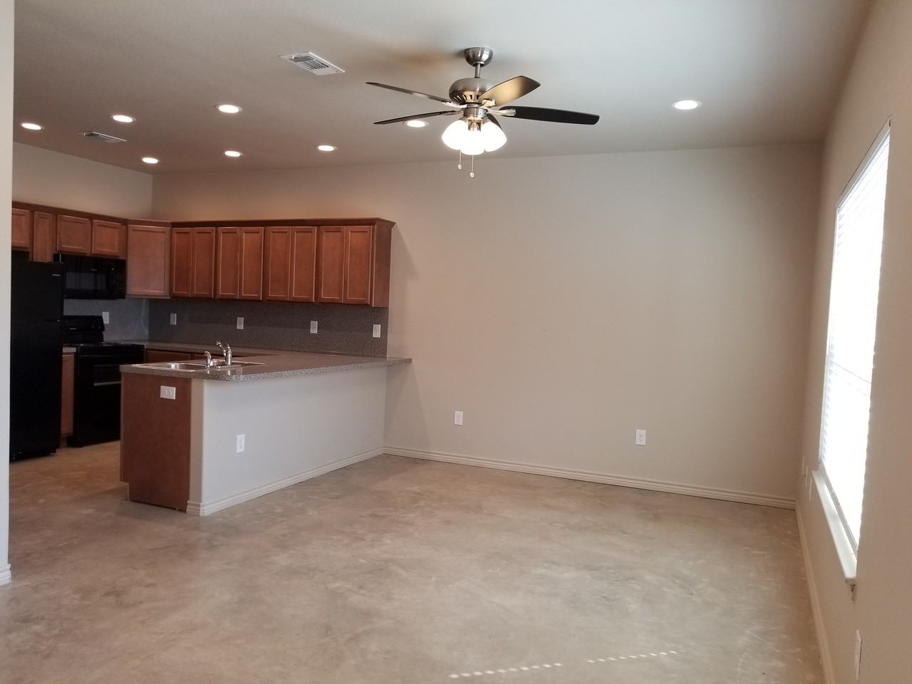 719 Renfro Dr #B - Photo 2 of 8