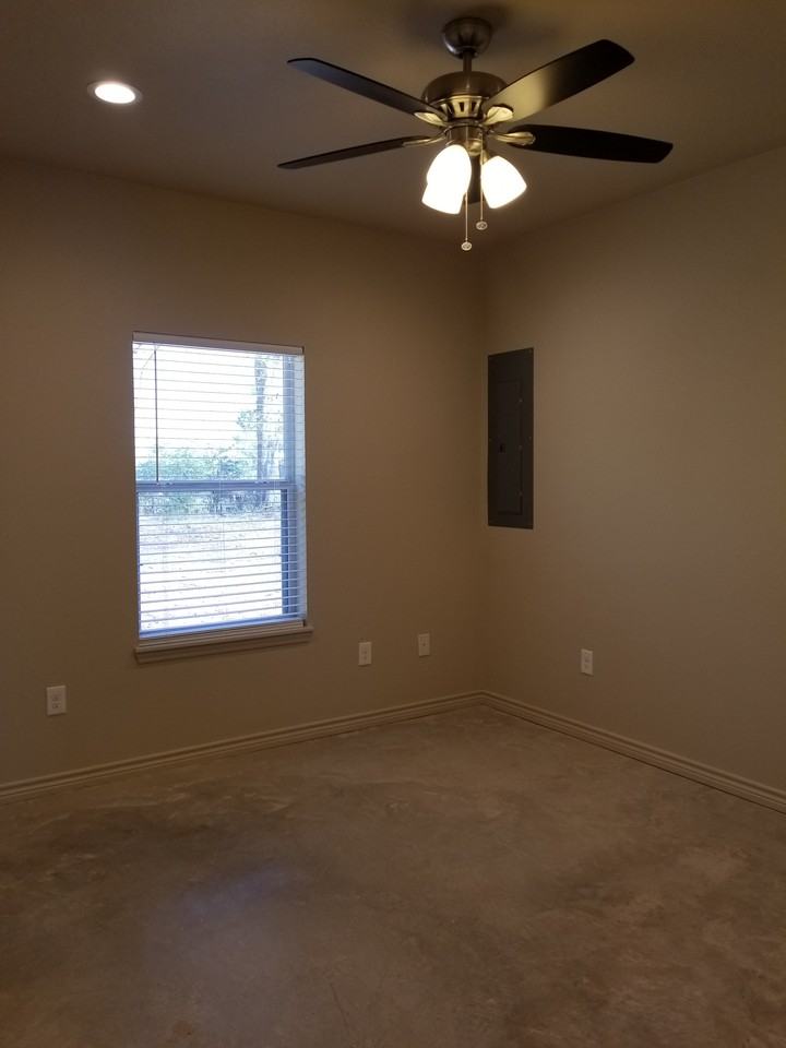 719 Renfro Dr #B - Photo 6 of 8