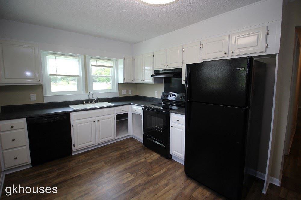 9737 Snow Hill Rd - Photo 3 of 16