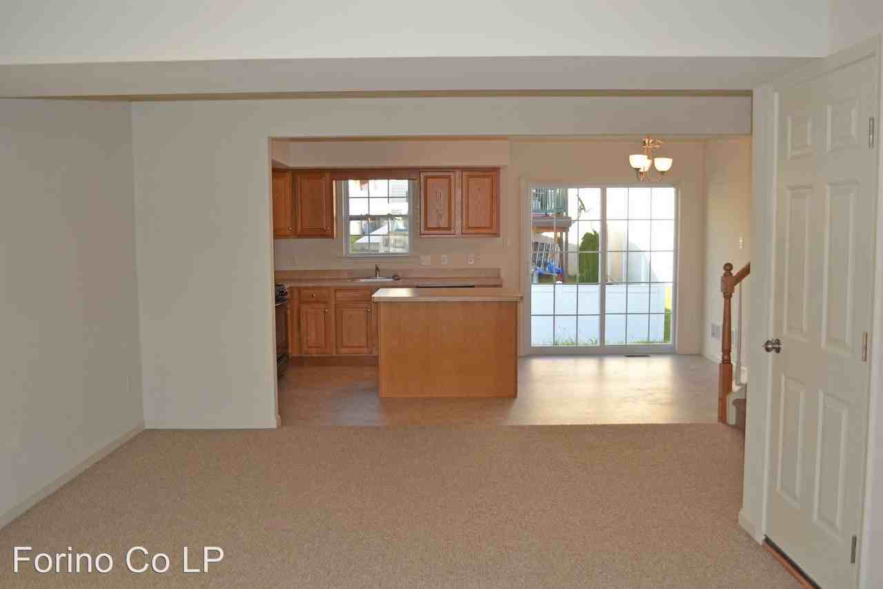 1026 Alexander Dr - Photo 3 of 10