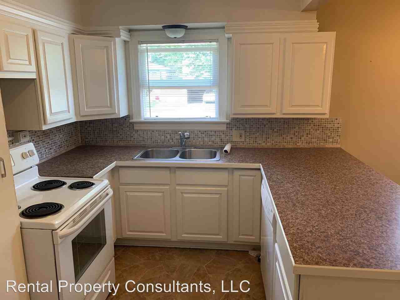 1300 Dunham St SE - Photo 3 of 13